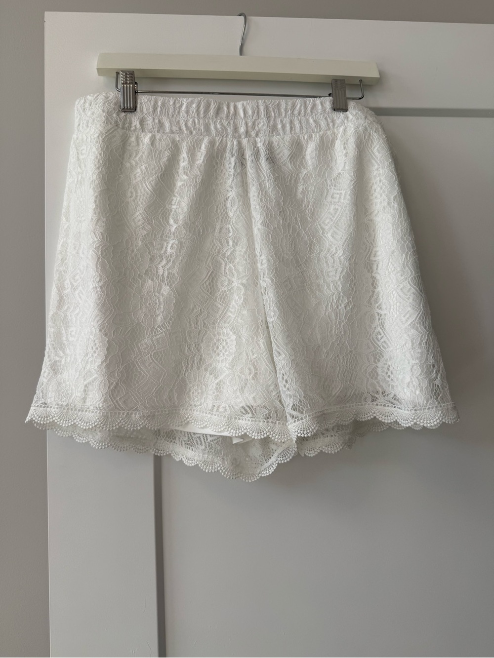 NEW White Lace Overlay Shorts Size XL